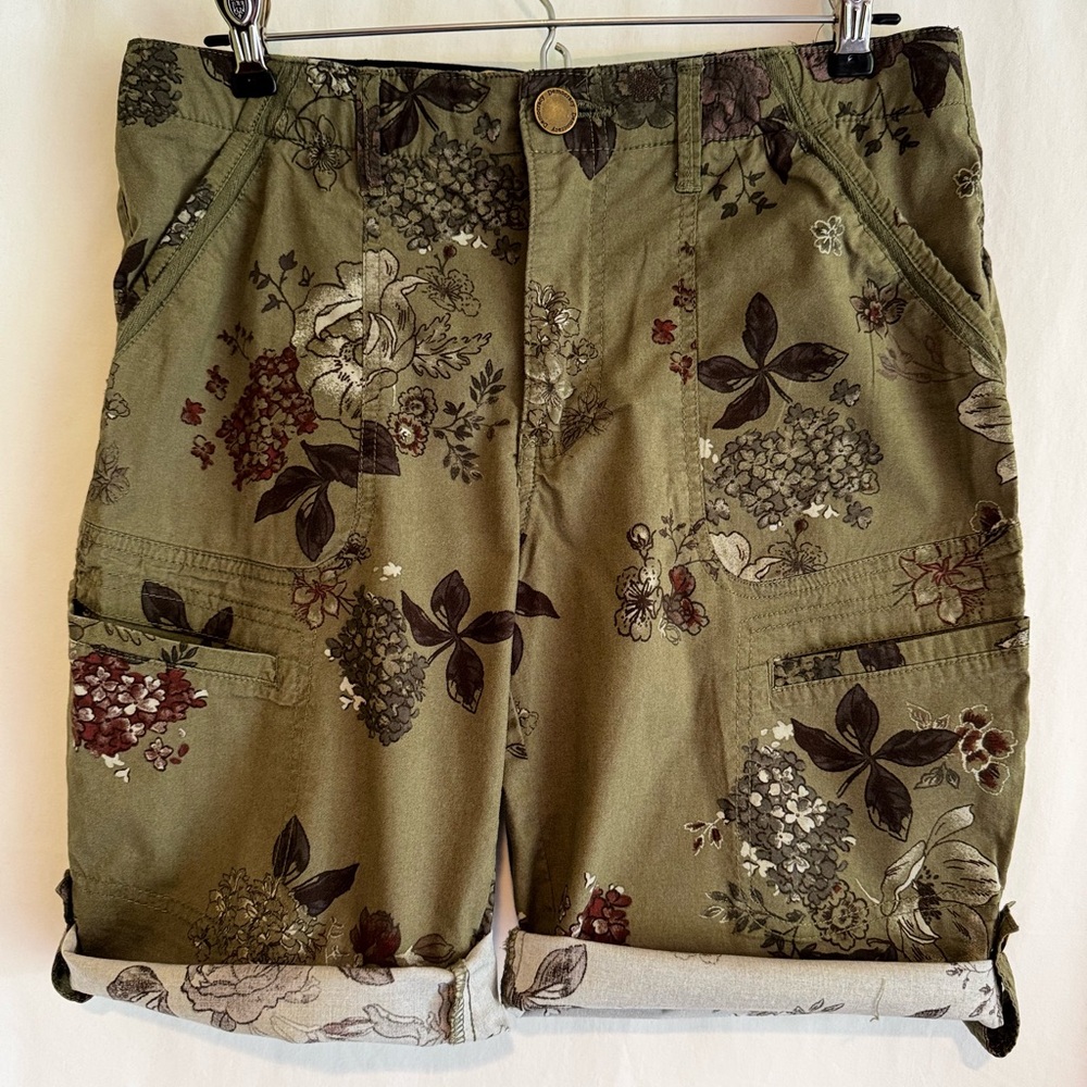 Democracy Green and Brown Cargo Shorts with Botanical Print Size 6